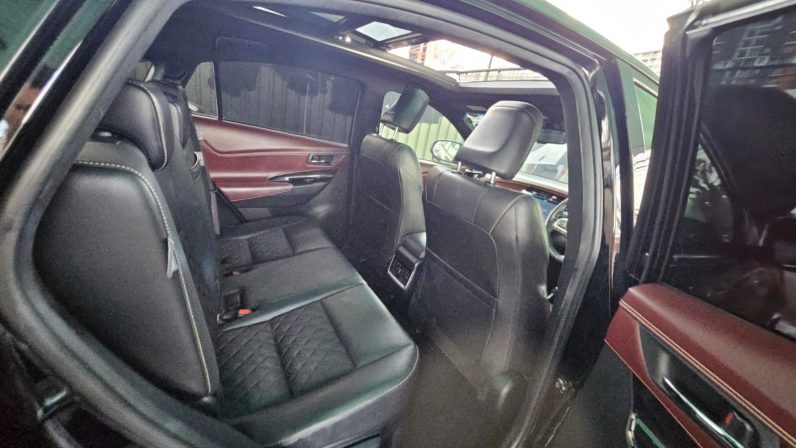 
								Toyota Harrier full									