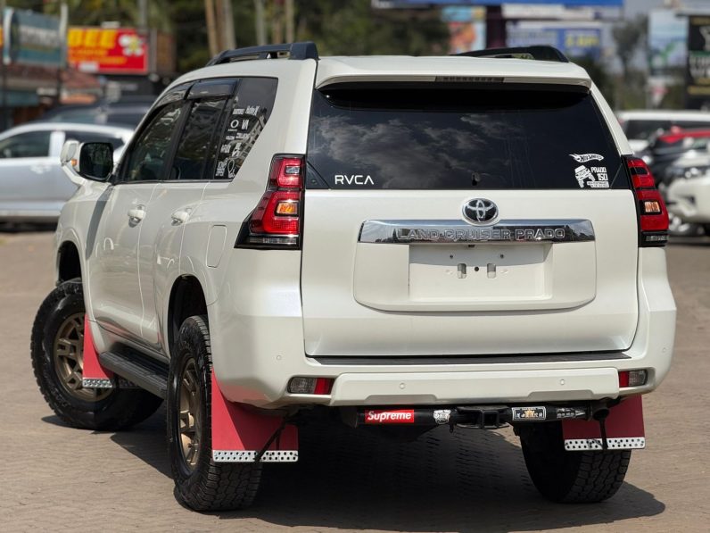 
								Toyota Land Cruiser Prado full									