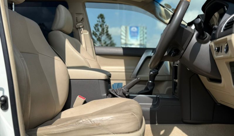 
								Toyota Land Cruiser Prado full									