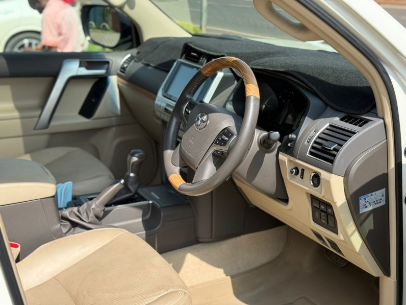 
								Toyota Land Cruiser Prado full									