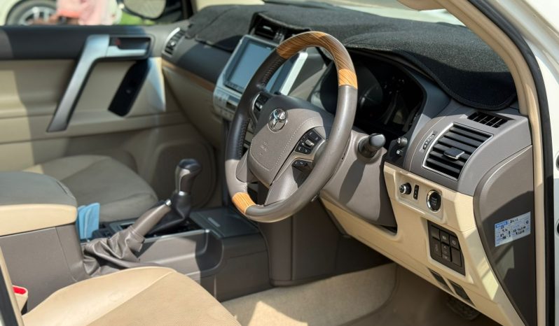 
								Toyota Land Cruiser Prado full									