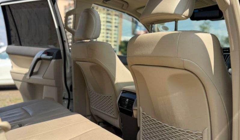 
								Toyota Land Cruiser Prado full									