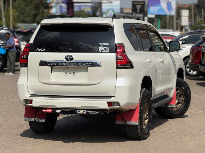 
								Toyota Land Cruiser Prado full									