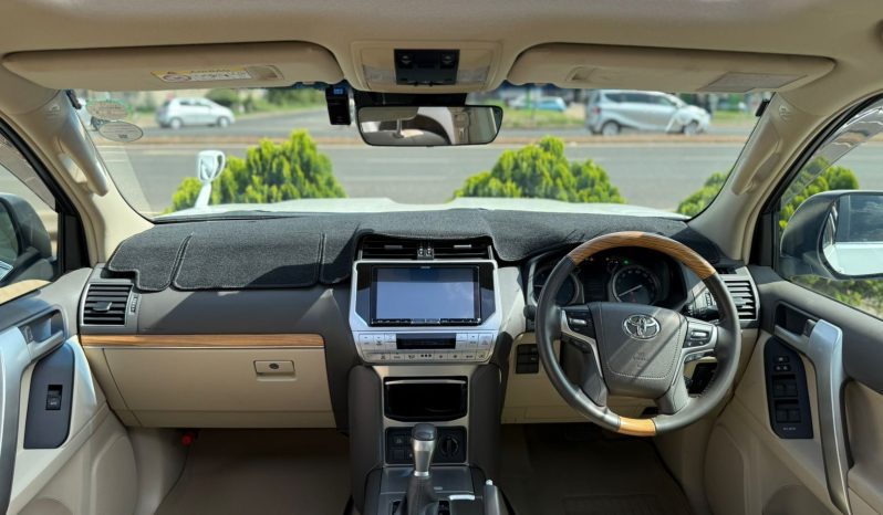 
								Toyota Land Cruiser Prado full									