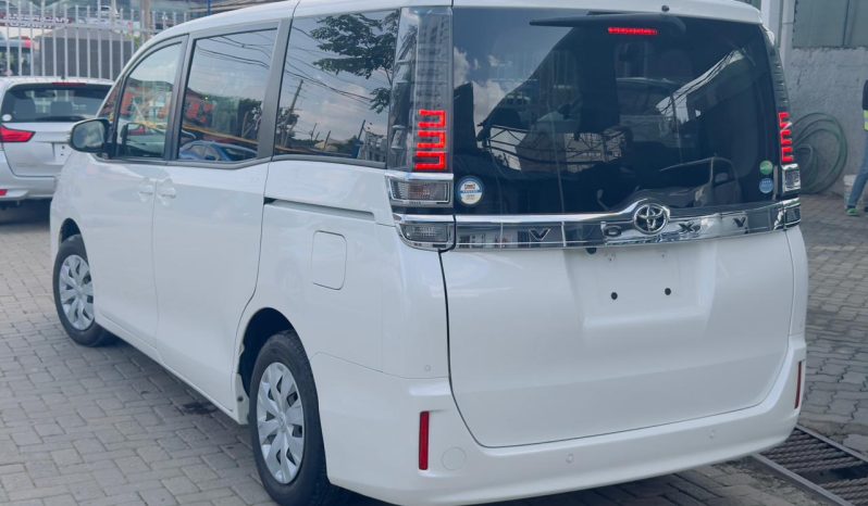 
								Toyota Voxy full									