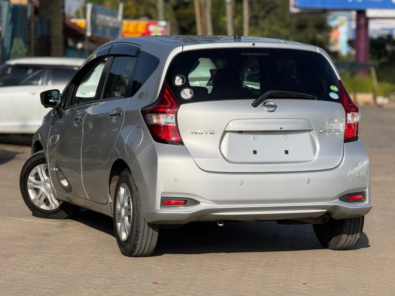 
								Nissan Note E-power full									