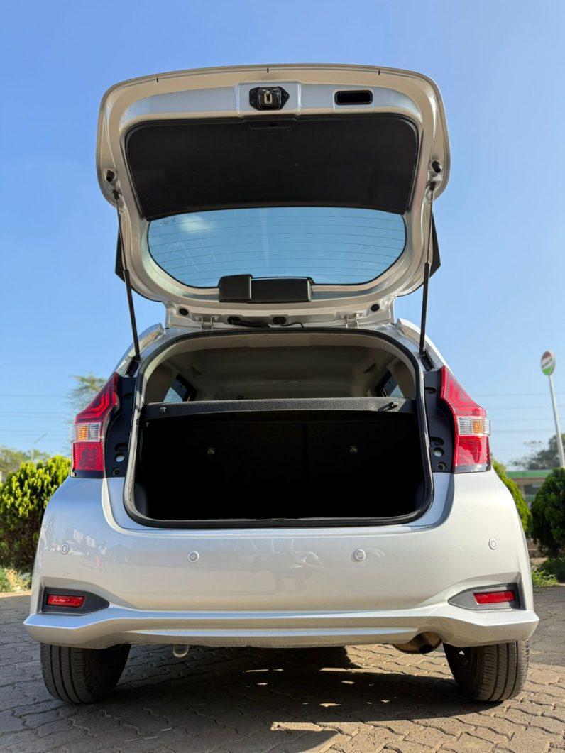 
								Nissan Note E-power full									