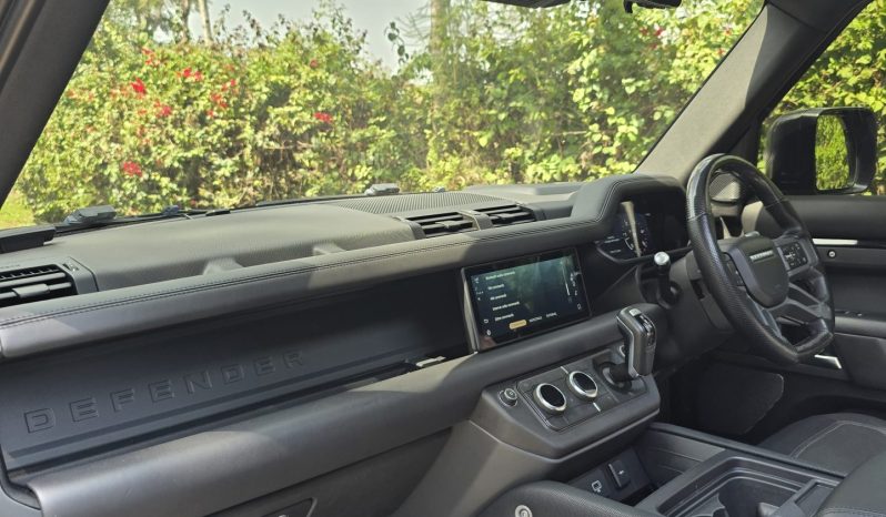 
								Land Rover defender 110 full									