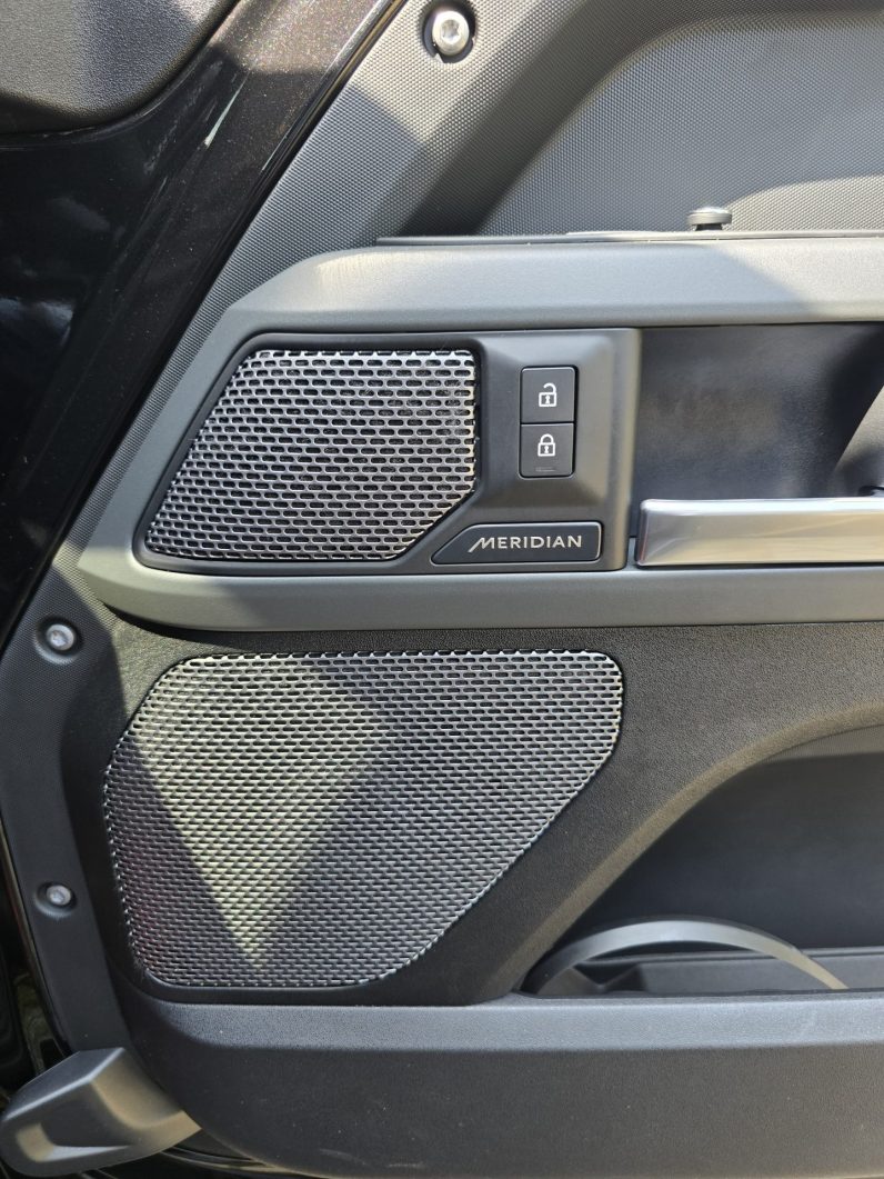 
								Land Rover defender 110 full									