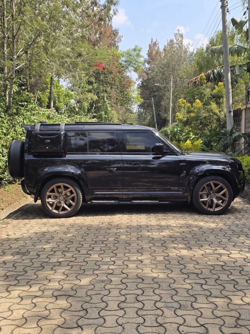 
								Land Rover defender 110 full									