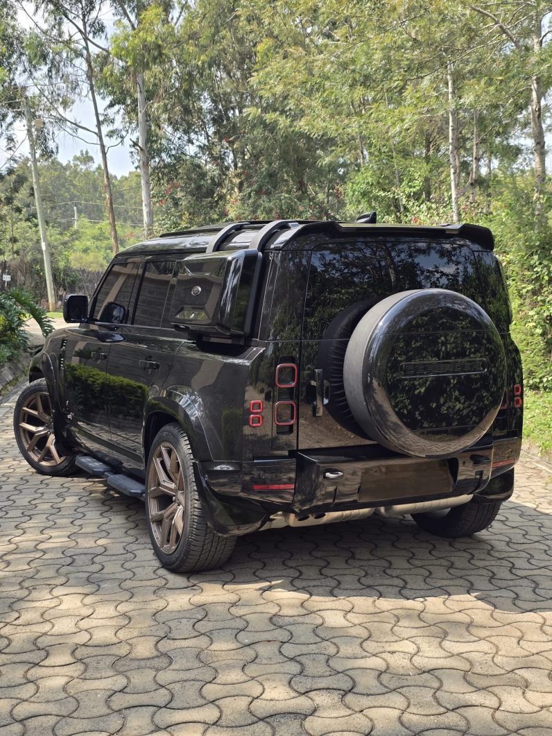 
								Land Rover defender 110 full									