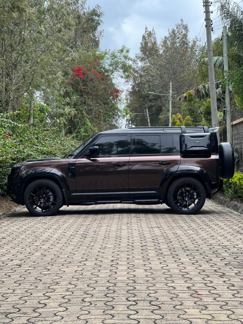 
								Land rover Defender full									