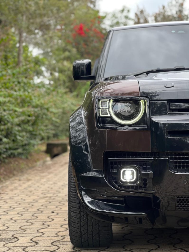 
								Land rover Defender full									