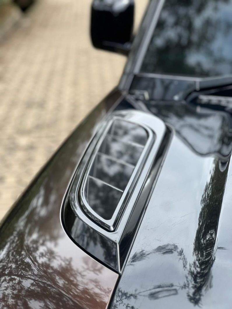 
								Land rover Defender full									