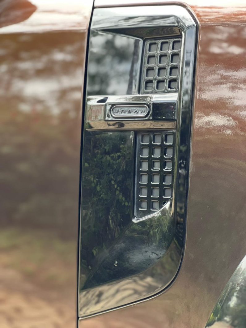 
								Land rover Defender full									