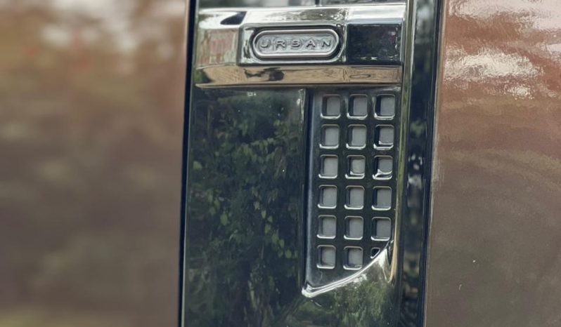 
								Land rover Defender full									