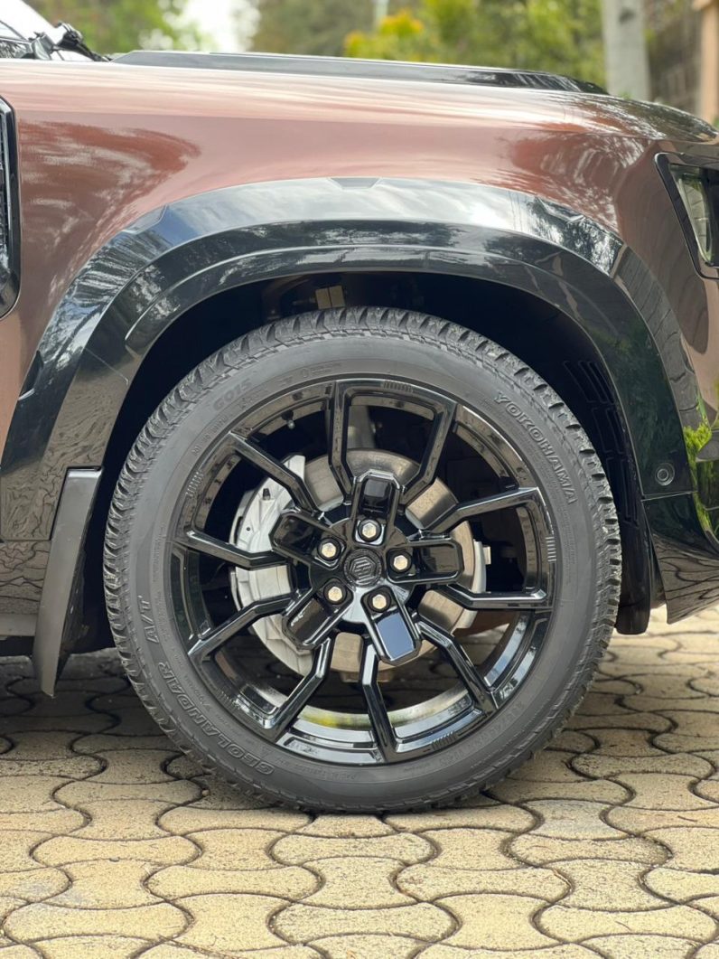 
								Land rover Defender full									