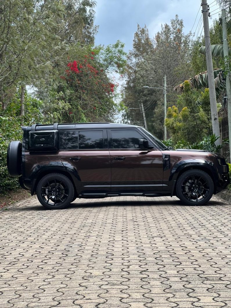 
								Land rover Defender full									