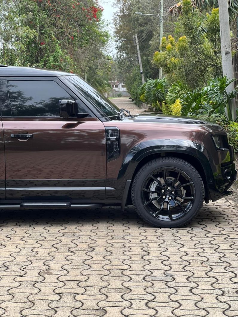 
								Land rover Defender full									