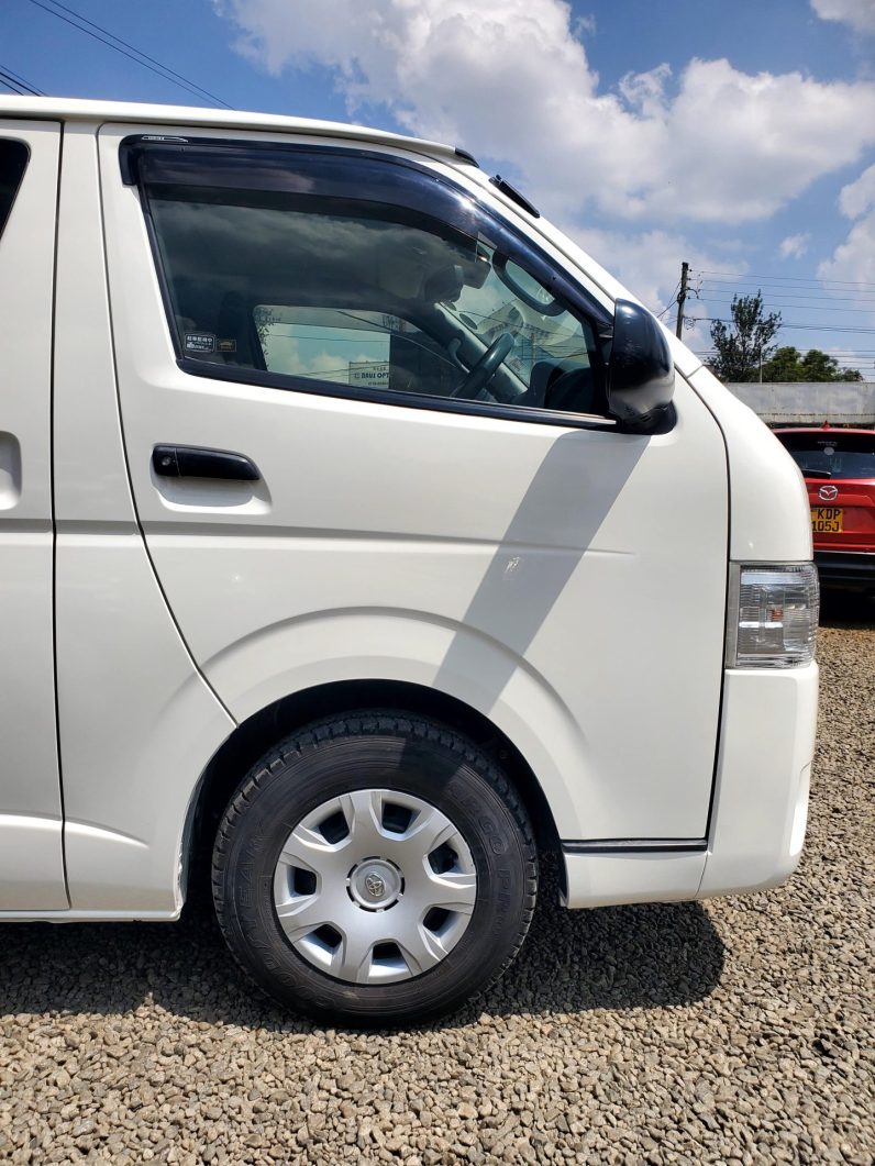 
								Toyota Hiace full									