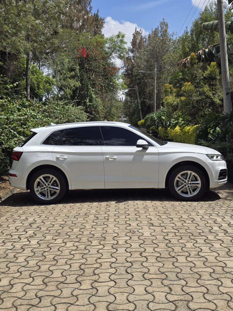 
								AUDI Q5 full									