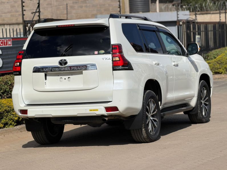 
								Toyota Land cruiser prado TXL full									