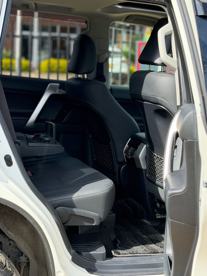 
								Toyota Land cruiser prado TXL full									