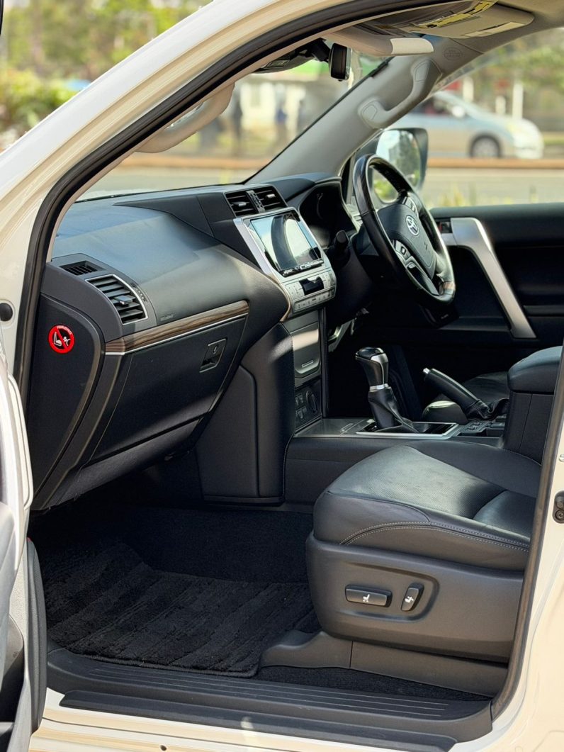 
								Toyota Land cruiser prado TXL full									