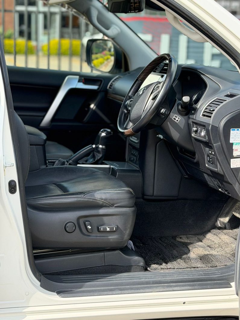 
								Toyota Land cruiser prado TXL full									