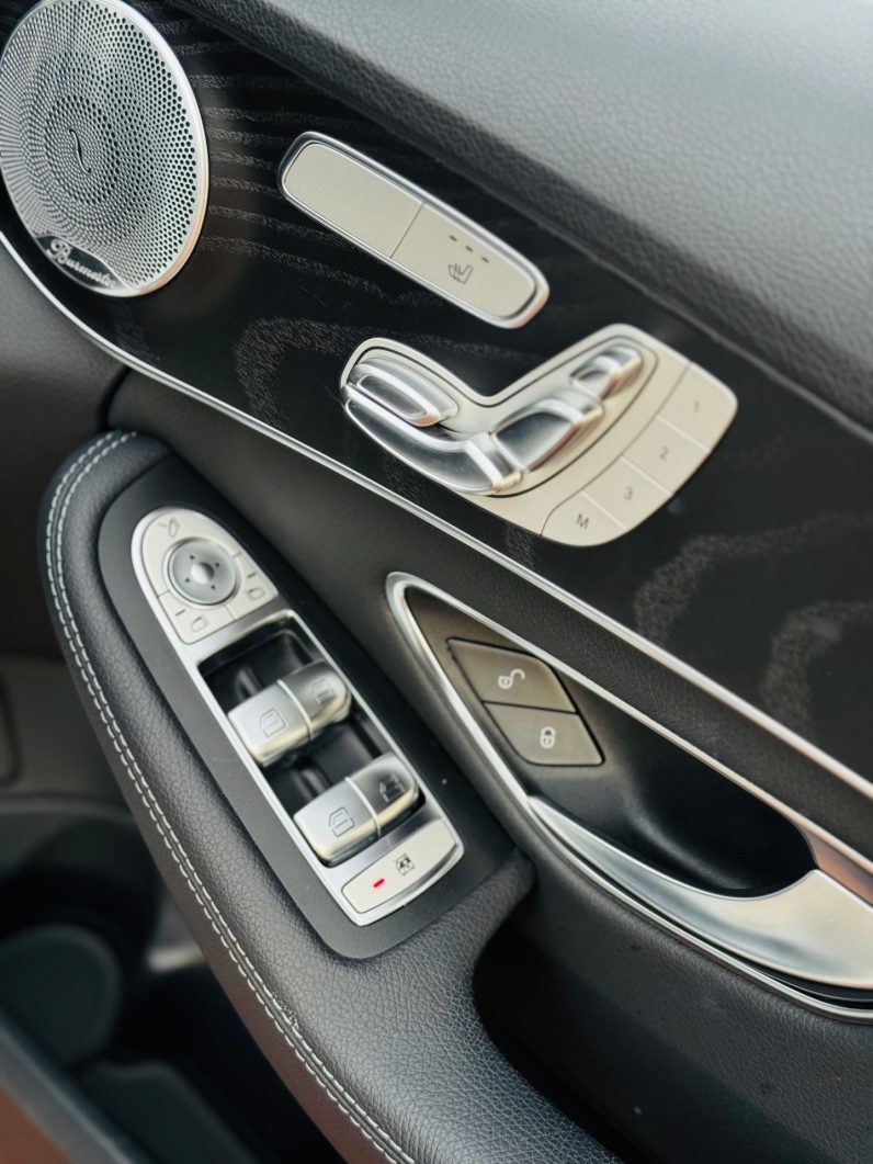 
								Mercedes Benz C200 full									