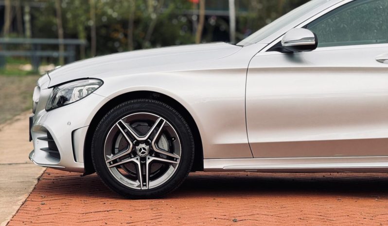 
								Mercedes Benz C200 full									