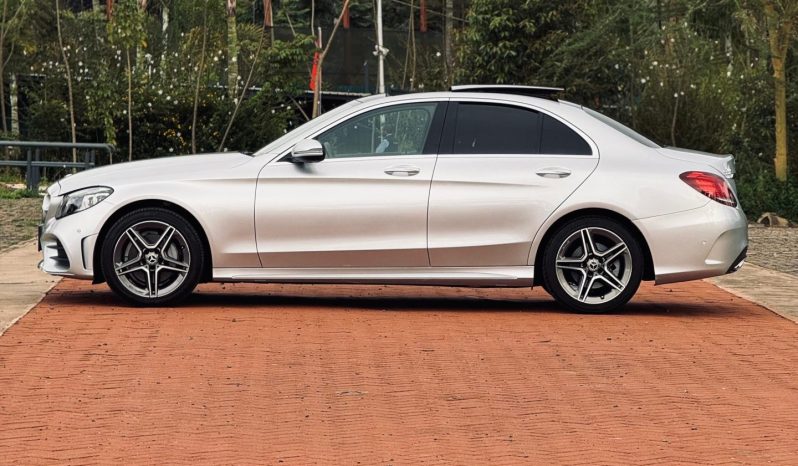 
								Mercedes Benz C200 full									