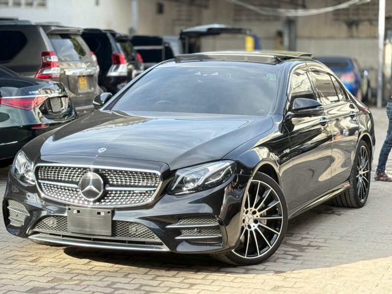 
								Mercedes-Benz E43 full									