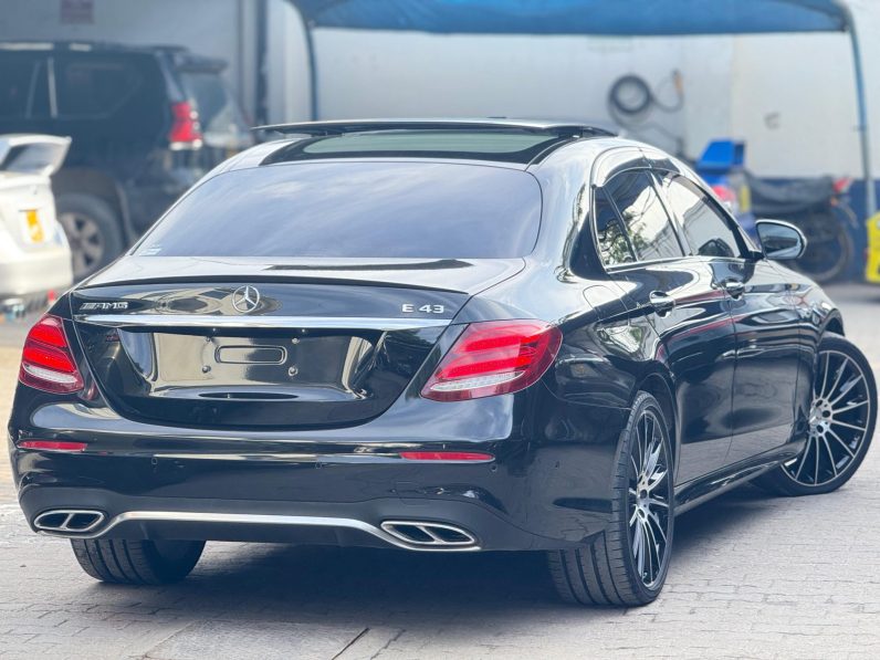 
								Mercedes-Benz E43 full									