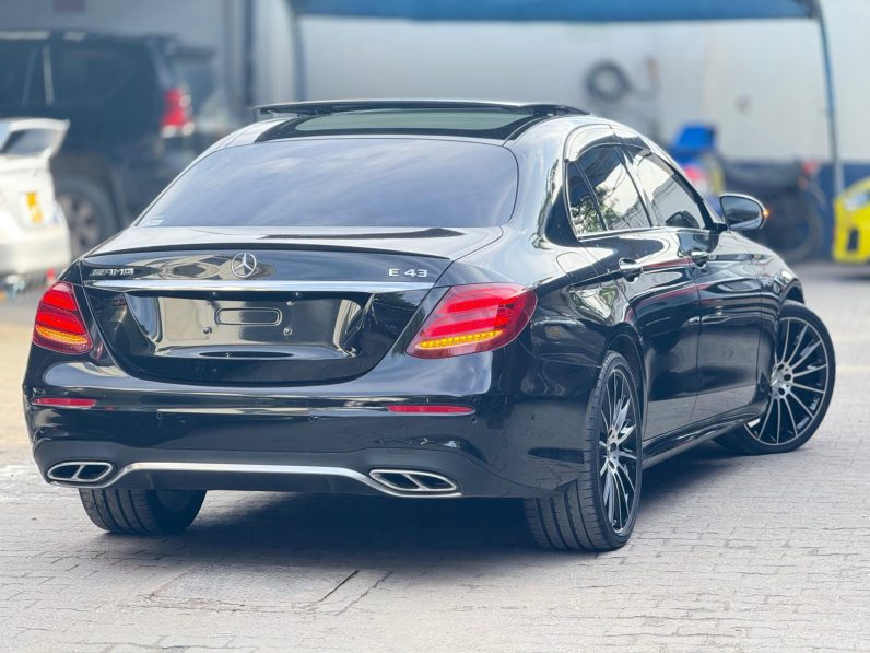 
								Mercedes-Benz E43 full									