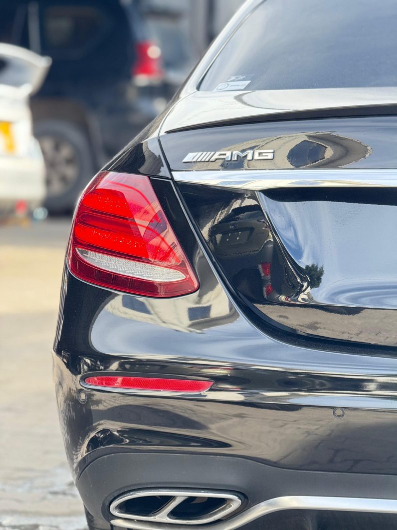 
								Mercedes-Benz E43 full									