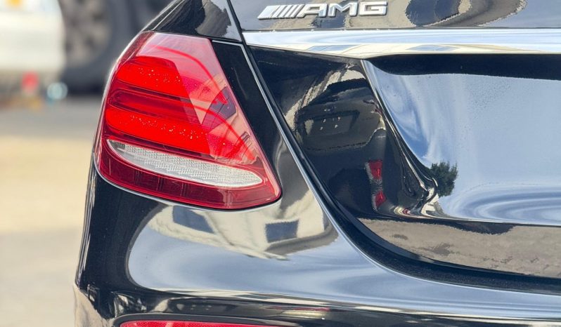 
								Mercedes-Benz E43 full									