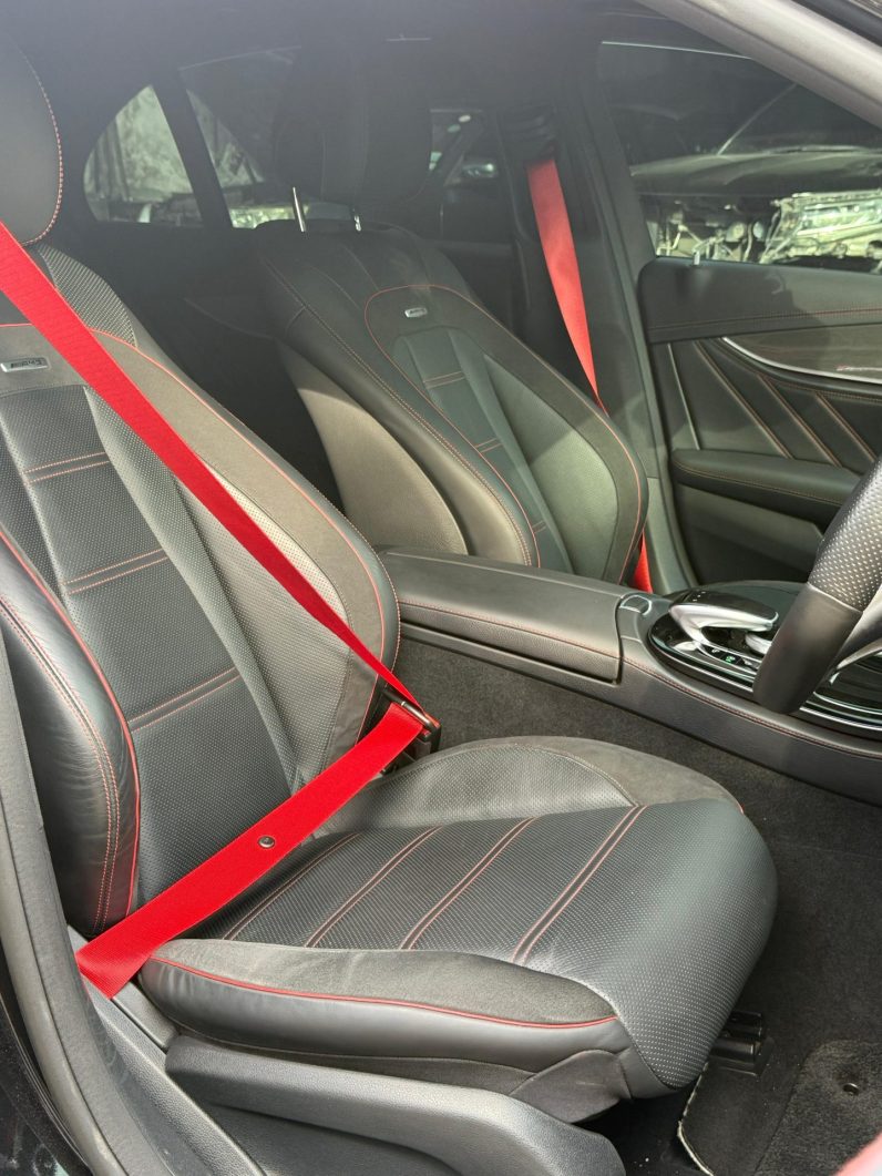 
								Mercedes-Benz E43 full									