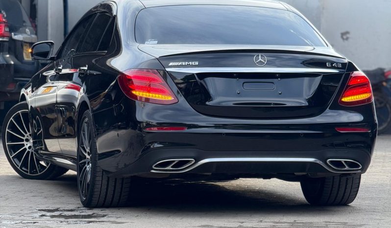 
								Mercedes-Benz E43 full									