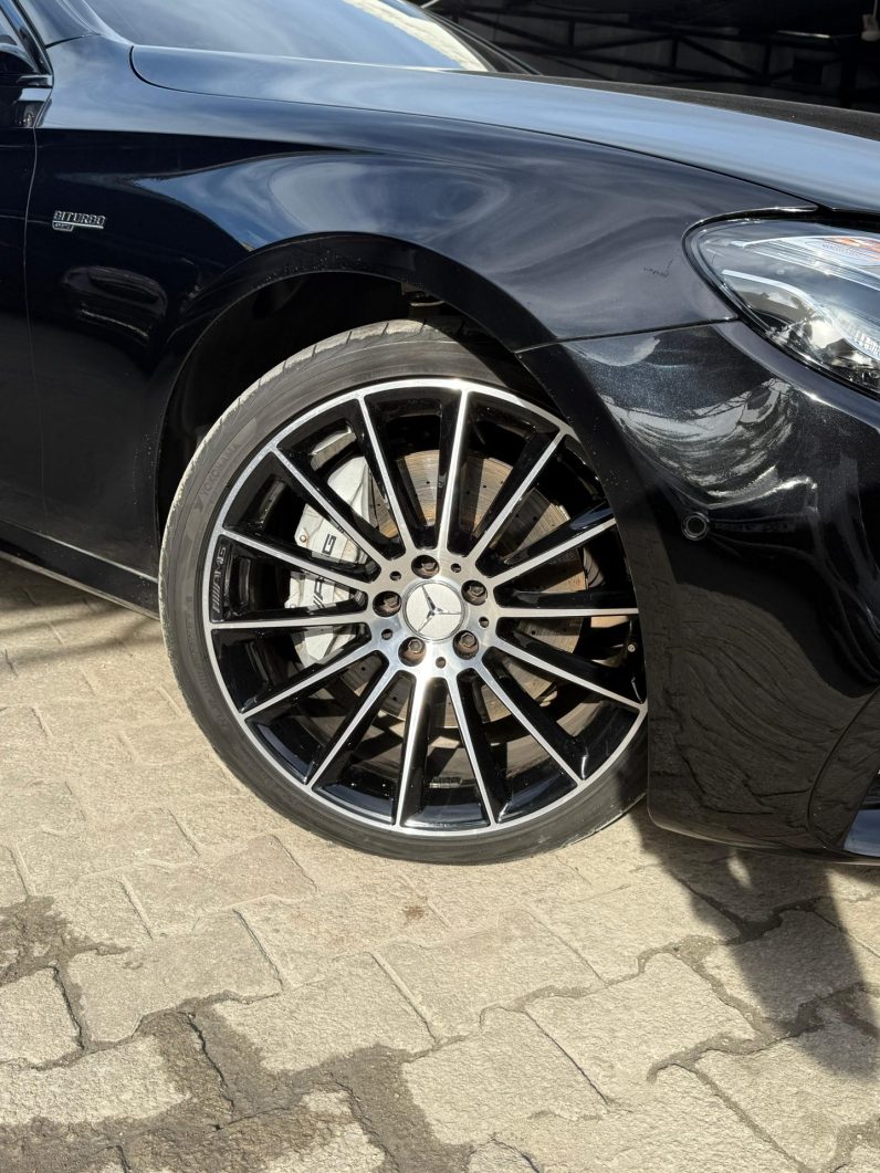 
								Mercedes-Benz E43 full									