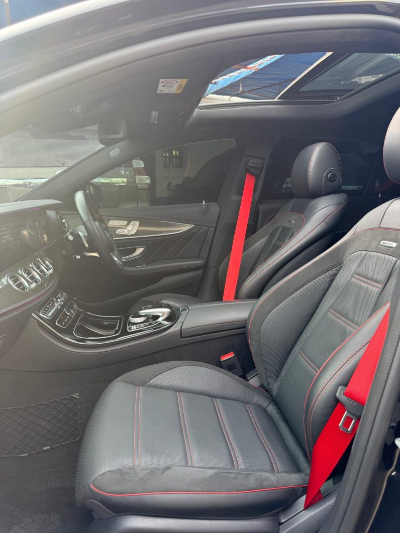 
								Mercedes-Benz E43 full									