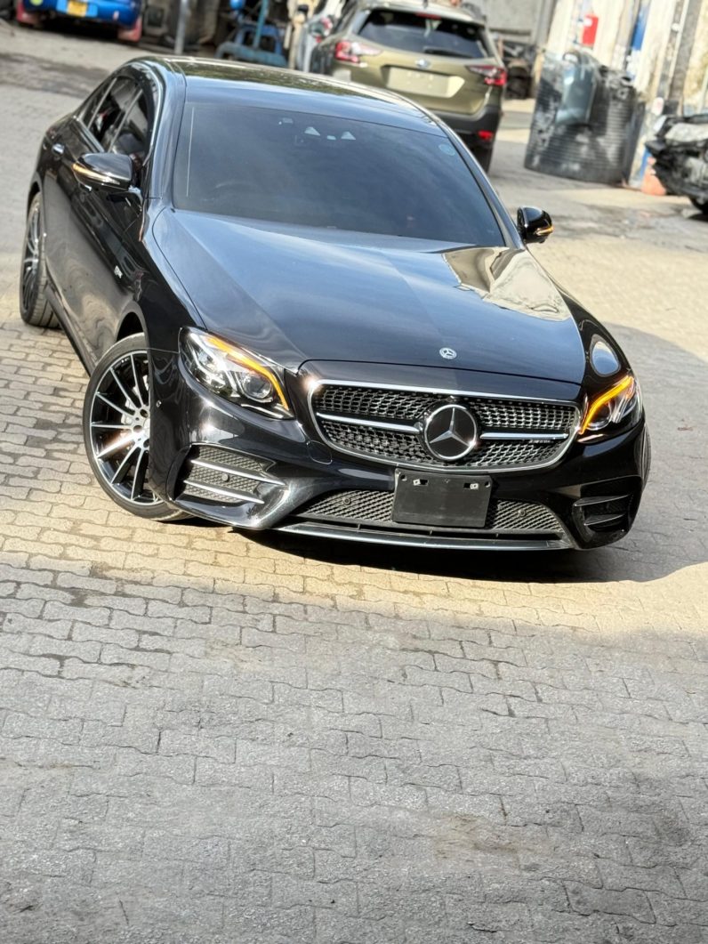 
								Mercedes-Benz E43 full									