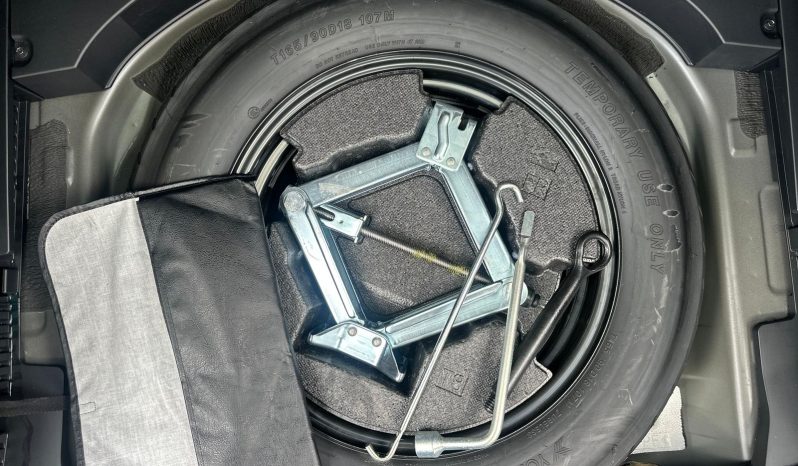 
								Toyota Rav4 adventure full									