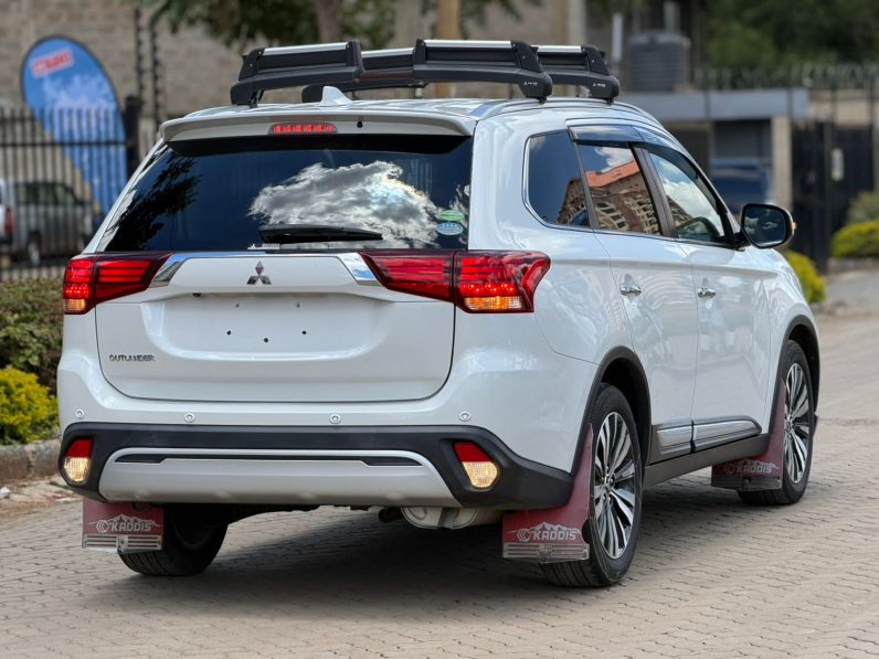 
								Mitsubishi outlander full									