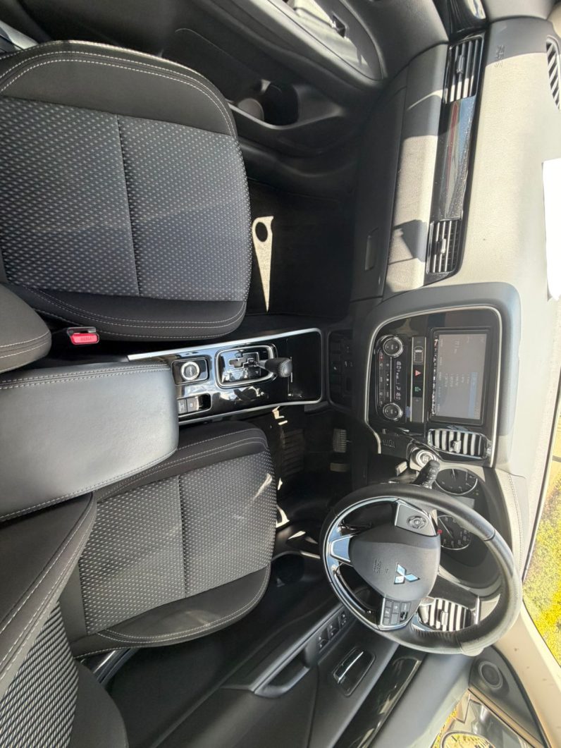 
								Mitsubishi outlander full									