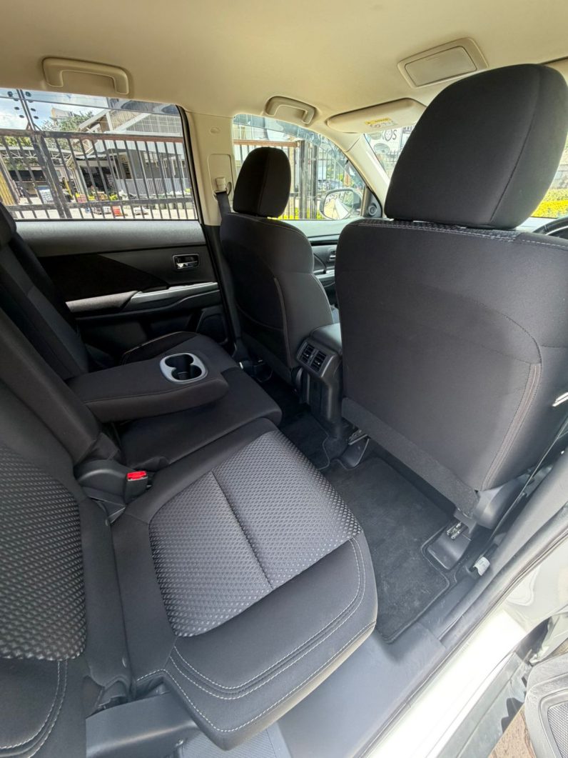 
								Mitsubishi outlander full									