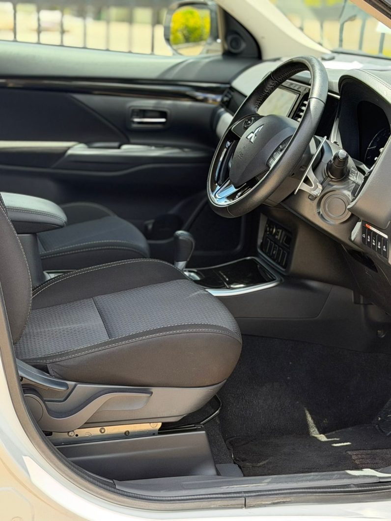 
								Mitsubishi outlander full									