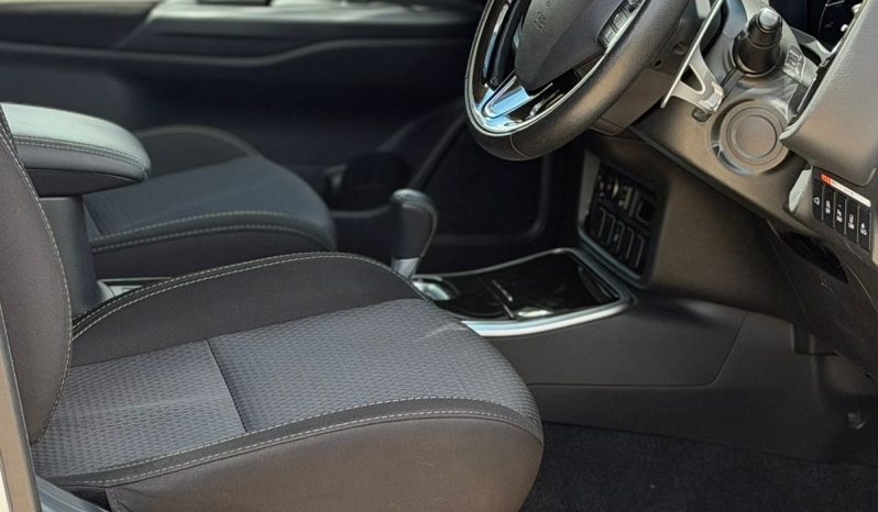 
								Mitsubishi outlander full									