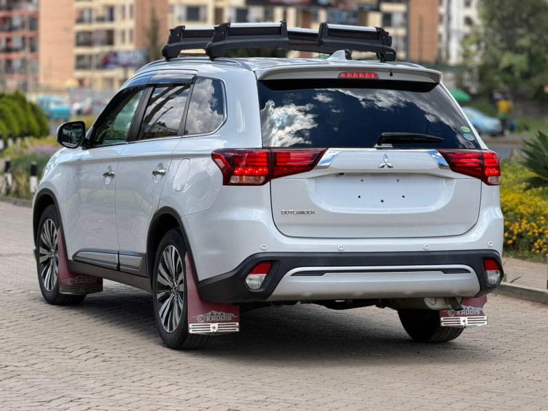 
								Mitsubishi outlander full									