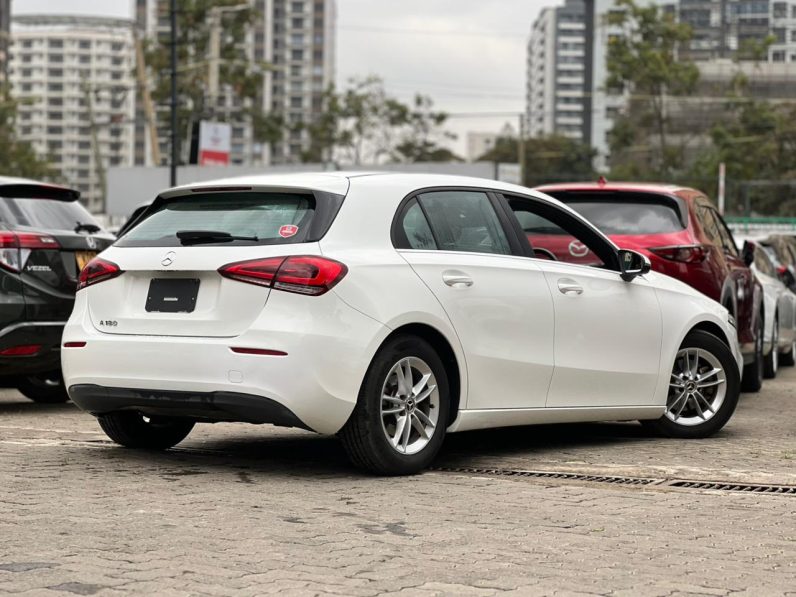 
								Mercedes Benz A180 full									